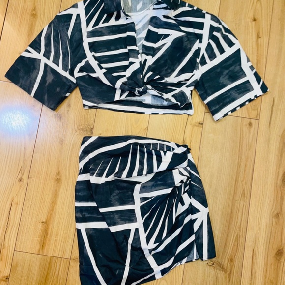 Zara 2 piece Crop & Skirt  SET - XS - Picture 4 of 16